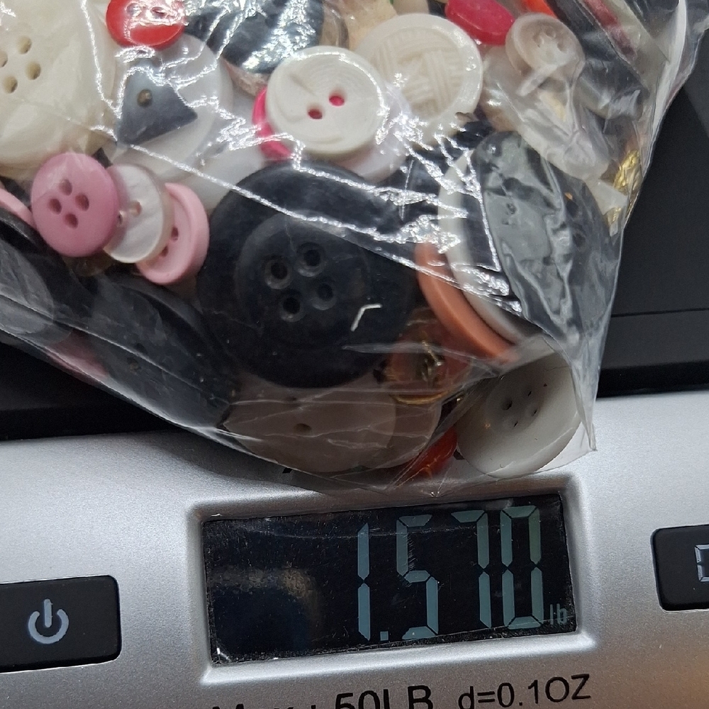 Assorted Button Collection - Picture 9 of 9